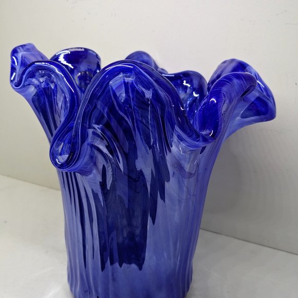 Murano Lavorazione  Arte  Swirl Blue 9 1/2" Heavy Art Glass vase. - Picture 5 of 9